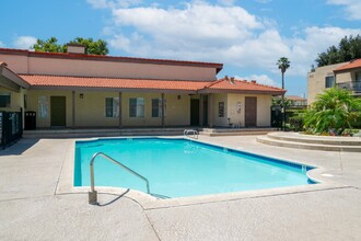 Vista View Apartments in Rialto, CA - Building Photo - Building Photo