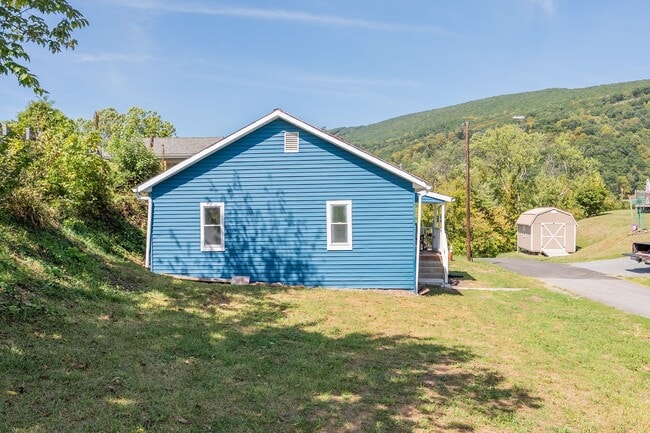 108 George St in Narrows, VA - Building Photo - Building Photo
