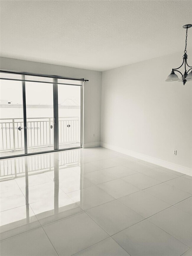 7275 SW 90th St in Miami, FL - Building Photo - Building Photo