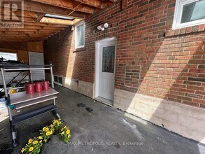 96 Portsdown Rd in Toronto, ON - Building Photo - Building Photo