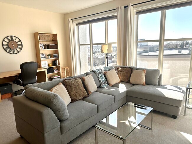 4835 104A St NW in Edmonton, AB - Building Photo - Building Photo