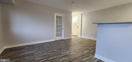 1600 Renate Dr, Unit T1 in Woodbridge, VA - Foto de edificio - Building Photo