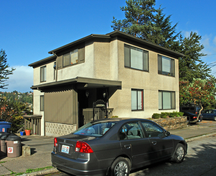 2617 14th Ave W in Seattle, WA - Building Photo