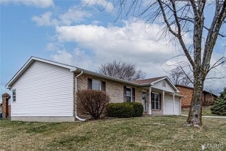 19 Christine Dr in Belleville, IL - Building Photo - Building Photo