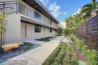 1273 NE 38th St in Oakland Park, FL - Foto de edificio - Building Photo