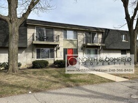 19810 W 12 Mile Rd in Southfield, MI - Building Photo