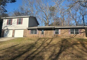 8227 Country Cir in Pinson, AL - Building Photo