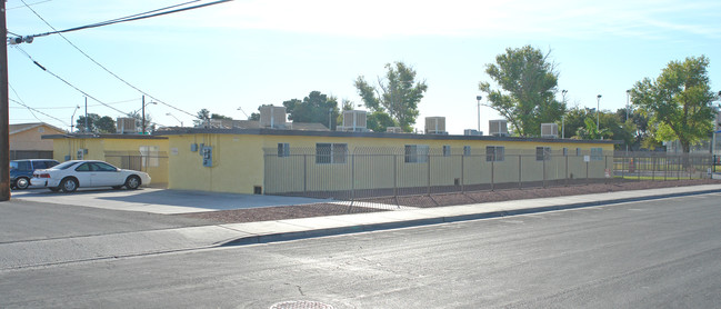 418 W Washington Ave in Las Vegas, NV - Building Photo - Building Photo