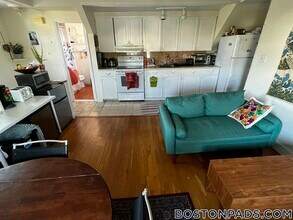 9 Cedar St, Unit 3 in Cambridge, MA - Foto de edificio - Building Photo