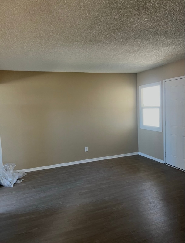 2501 Bishop Dr, Unit 6 in Bakersfield, CA - Building Photo - Building Photo
