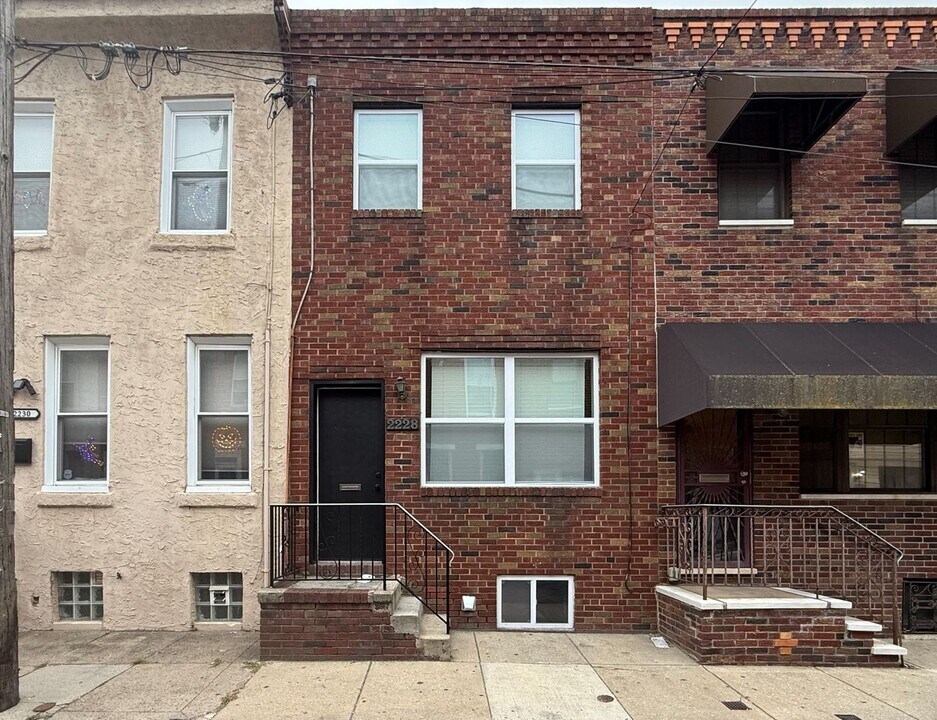 2228 S Bouvier St in Philadelphia, PA - Building Photo