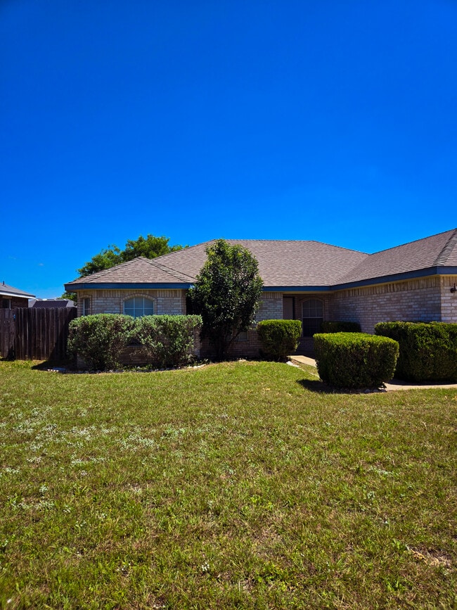 property at 2811 Maria Dr