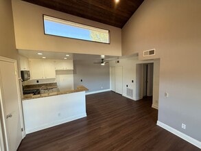 18750 Mandan St in Santa Clarita, CA - Building Photo - Building Photo