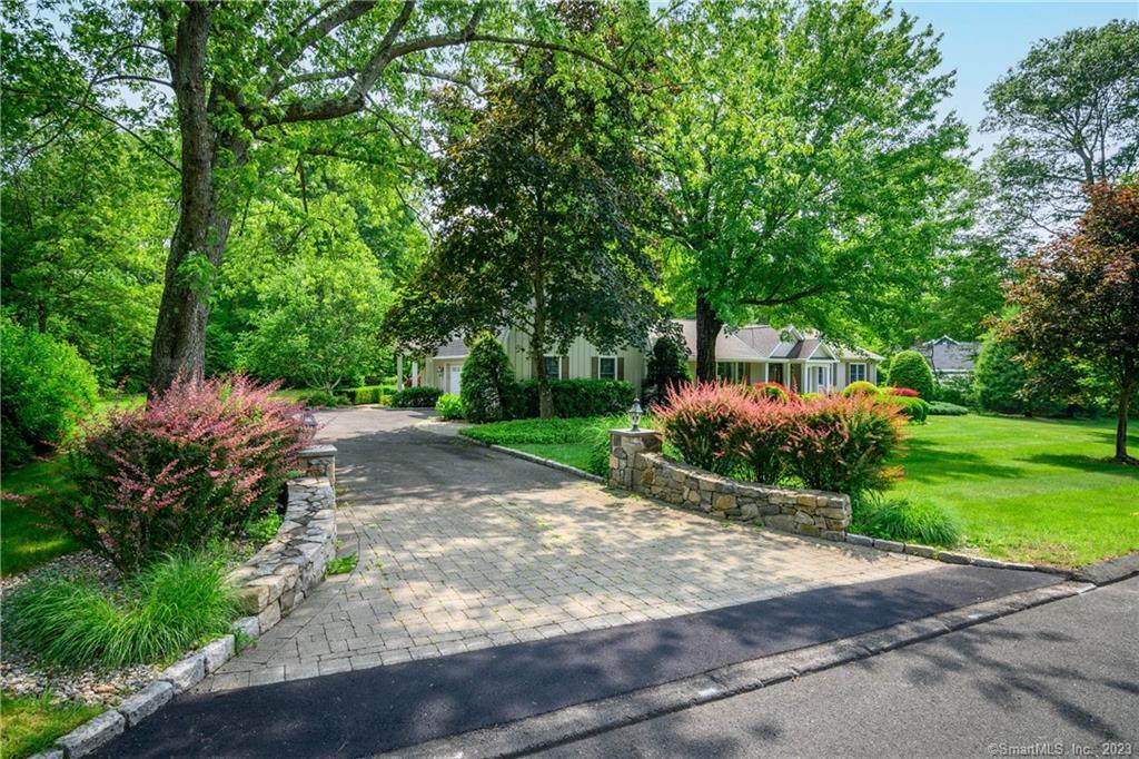 23 Richter Dr in Danbury, CT - Building Photo