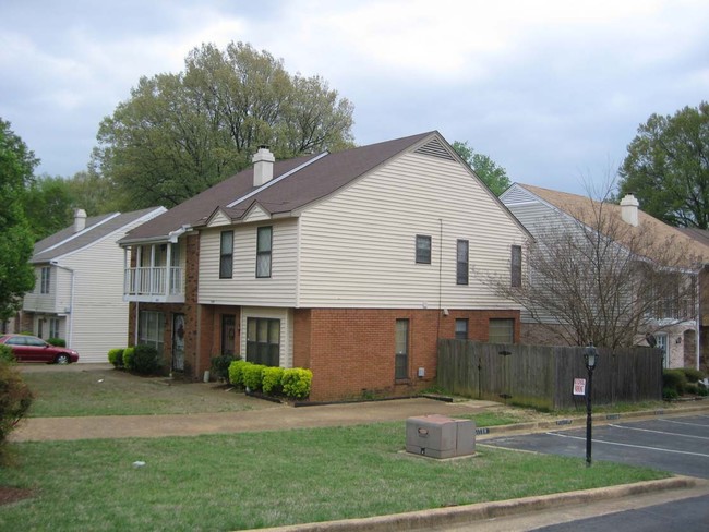 Meadowlark Townhomes in Memphis, TN - Building Photo - Building Photo