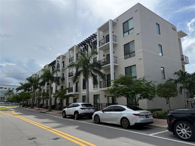 8301 NW 41st St, Unit B-409 in Doral, FL - Building Photo - Building Photo