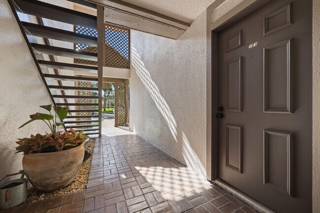 1107 Duncan Cir in Palm Beach Gardens, FL - Building Photo - Building Photo