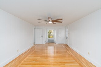 83 Betsey Williams Dr in Cranston, RI - Building Photo - Building Photo