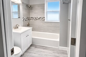 843 E Marquette Rd in Chicago, IL - Building Photo - Building Photo