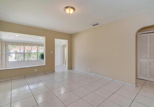 326 N 24th Ave in Hollywood, FL - Foto de edificio - Building Photo