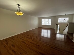 896 Emerald Dr in Pingree Grove, IL - Building Photo - Building Photo