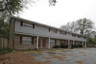 706 St Marys Dr in Waycross, GA - Foto de edificio - Primary Photo