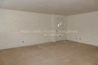 4804 Terrace Dr NE in Seattle, WA - Building Photo - Building Photo