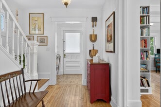 25 Soundview Ave in Locust Valley, NY - Building Photo - Building Photo