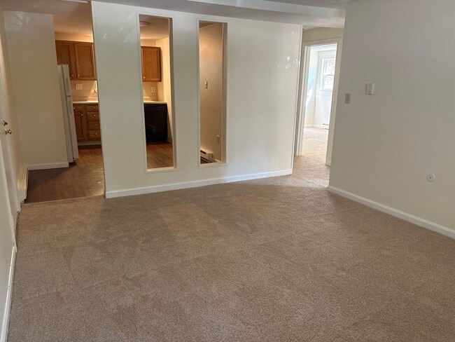 High Ridge Apartments - Two Bedroom One Ba in Dover, NH - Building Photo - Building Photo