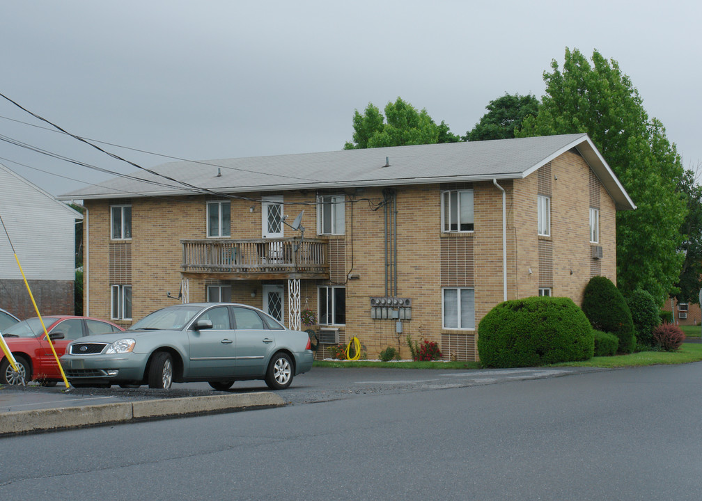 5051 Lancaster St in Harrisburg, PA - Foto de edificio