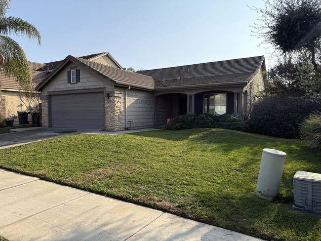 1360 Breezeway Ln in Merced, CA - Building Photo - Building Photo