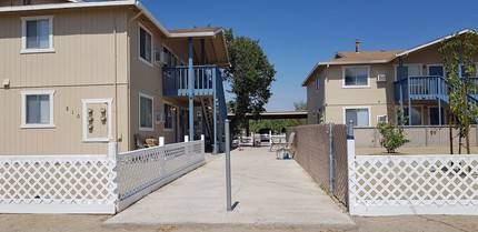 210 1st St in Fernley, NV - Building Photo - Building Photo