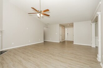 402 Black Fox Dr in Locust Grove, GA - Building Photo - Building Photo