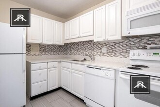 103 Monmouth St in Brookline, MA - Building Photo - Building Photo