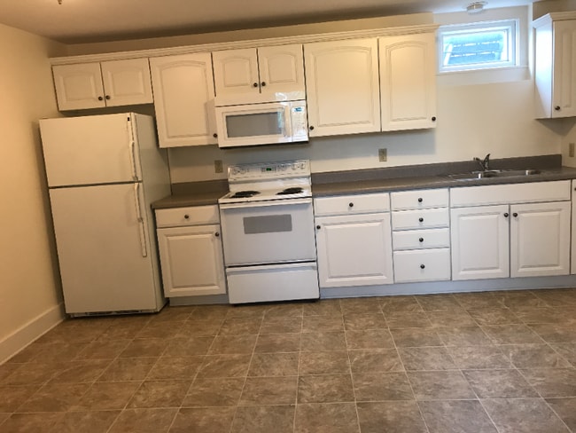 624 1/2 S Main St