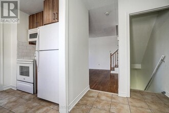 7 Town House Crescent in Brampton, ON - Building Photo - Building Photo