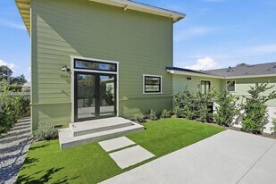 1065 Buena Vista Way in Carlsbad, CA - Building Photo