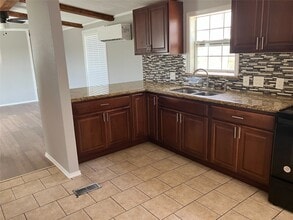 118 Walnut St in Blessing, TX - Building Photo - Building Photo