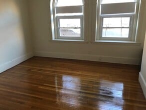 1821 Beacon St, Unit 1 in Brookline, MA - Building Photo - Building Photo