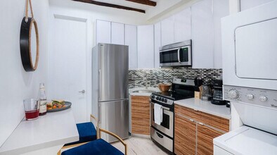241 E 24th St in New York, NY - Building Photo - Building Photo