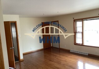 4218 N 92nd St in Milwaukee, WI - Foto de edificio - Building Photo