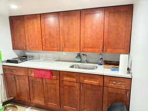 13202 Atlantic Ave, Unit 1B in South Richmond Hill, NY - Building Photo - Building Photo