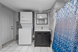 110 W 3rd St, Unit 1 in Boston, MA - Foto de edificio - Building Photo