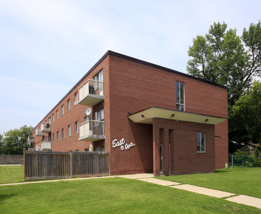 East Apartments in Mississauga, ON - Building Photo