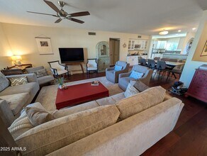 4909 E Presidio Rd in Scottsdale, AZ - Foto de edificio - Building Photo