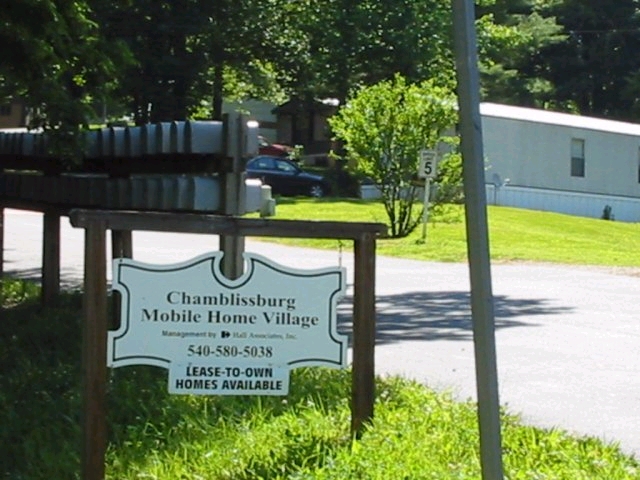 Chamblissburg Mobile Home Village in Moneta, VA - Foto de edificio