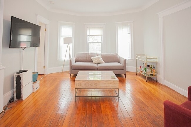 50 Holyoke Rd, Unit 1 in Somerville, MA - Building Photo - Building Photo