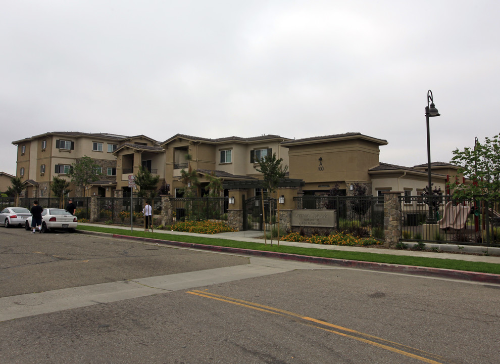 Serrano Woods Apartments in Orange, CA - Building Photo