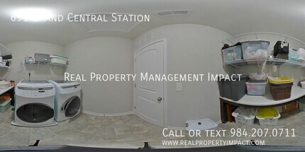 691 Grand Central Sta in Apex, NC - Building Photo - Building Photo