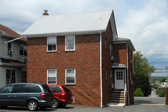 442 Ridge Rd in Lyndhurst, NJ - Foto de edificio - Building Photo